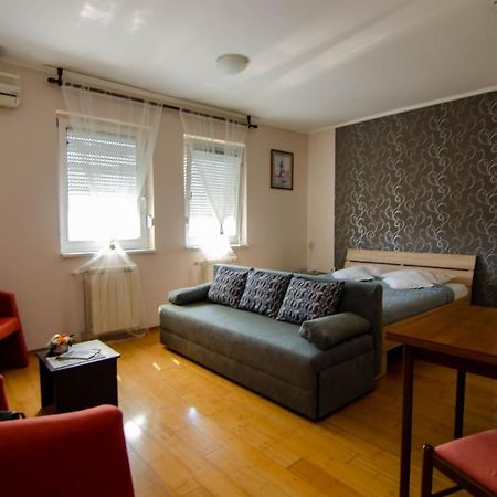 Apartman Ivana Appartamento Subotica Esterno foto